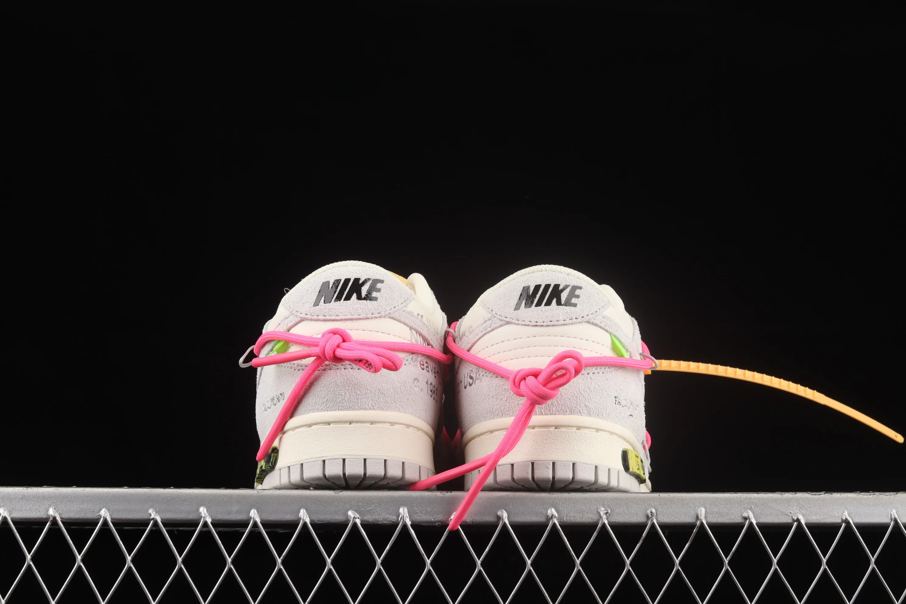 All Categories Nk SB Dunk Series Nk SB Dunk Low Low-top Sneakers Pure Original Version OF x Nk Dunk Low OW Suede SB Smash Backboard Fashion Casual Sneakers DJ0950-117